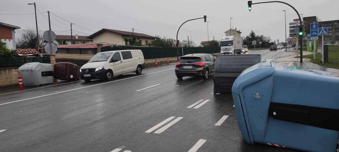 Contenedores cruzados en Zamudio.