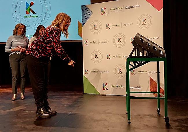 La actriz baracaldesa Maribel Salas no se ha resistido a lanzar la ficha en esta rana.