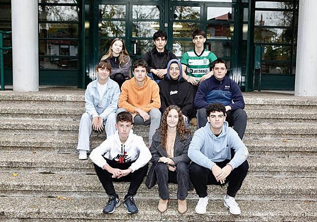 De izquierda a derecha. Abajo: Ander Camarero Hermosilla, Begoña de Dios Sánchez y Aritz Carmona Marco. En el medio: Naroa Díez Salgado, Mikel Valenti Rey, Jadiyatu Ahmed Goulan y Jokin Eguileor Pinedo. Arriba: Andrea Iglesias Almena, Unai Arroyo Huici y Danel Haro Fernández.