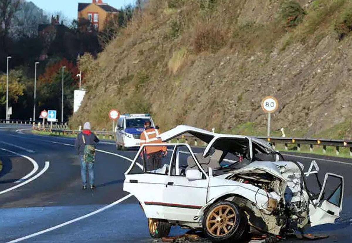 Estado en el que ha quedado el coche siniestrado en la GI-636