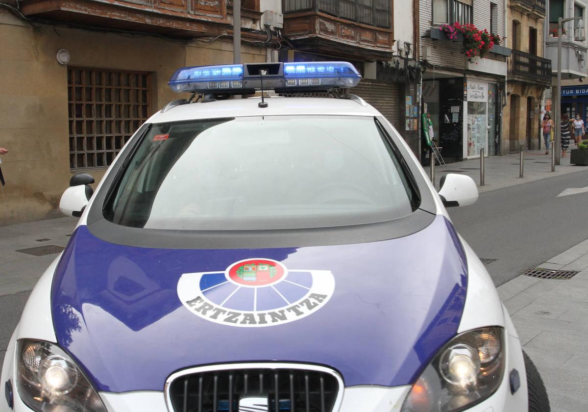 Un ertzaina de paisano sorprende a dos hombres robando en un bar de Zorroza