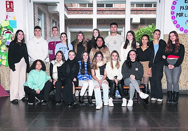 De izquierda a derecha. Arriba: Andrea V., Oier, Christian, Maialen, Naiara P., Naiara C., María Carmen, Unax, Irene, Karima, Samiya y Alba. Abajo: Nahia, Andrea V., María, Irati. Ohiane, Paula y Erika.