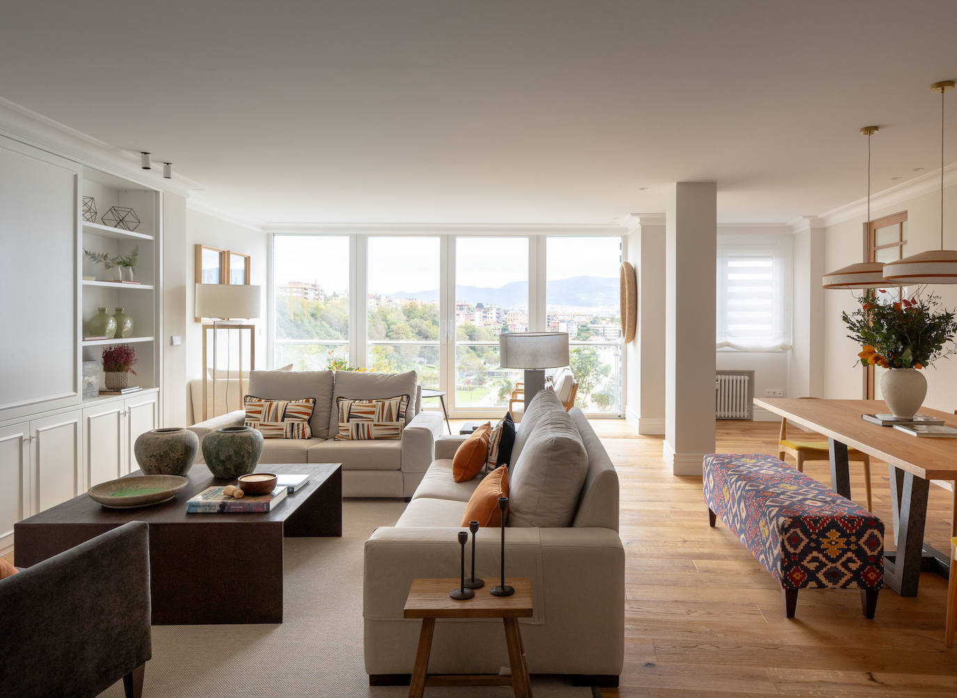 Una casa en calma: el refugio idílico de una familia sobre la playa de Ereaga