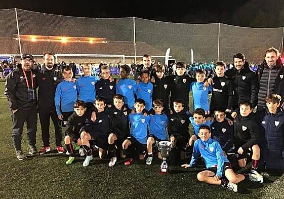 La Real Sociedad fue el vencedor de la edición anterior y el Athletic, subcampeón..