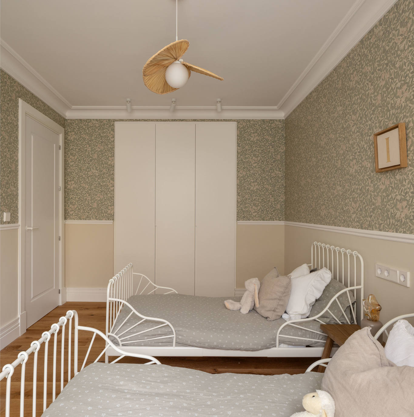 Una casa en calma: el refugio idílico de una familia sobre la playa de Ereaga