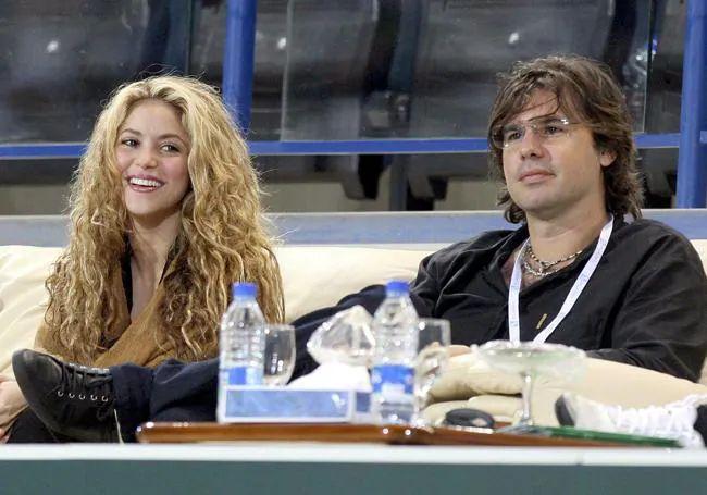 Shakira y Antonio de la Rúa.