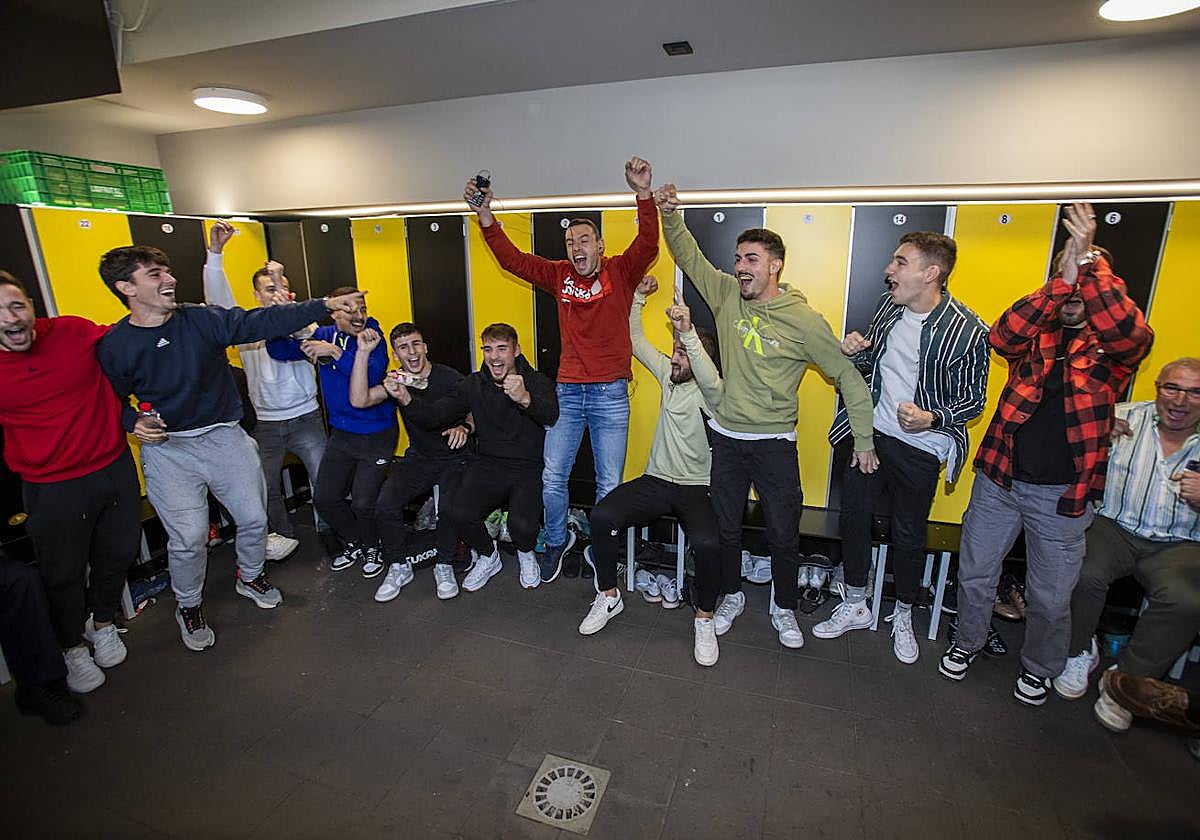 Vestuario del Cayón el día que conocieron que se enfrentarán al Athletic.