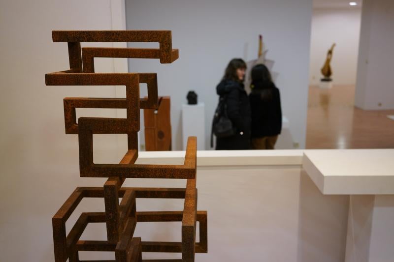 Imagen secundaria 2 - Algunas de las esculturas que pueden visitarse en la Azoka.