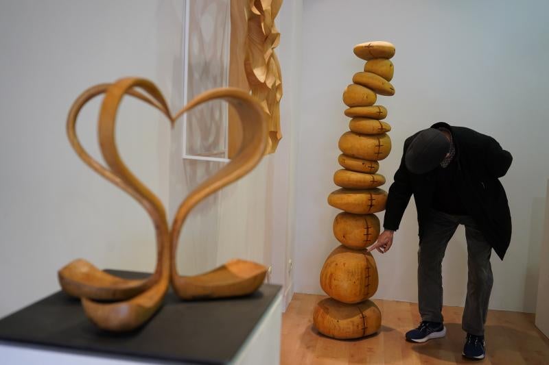 Imagen secundaria 1 - Algunas de las esculturas que pueden visitarse en la Azoka.