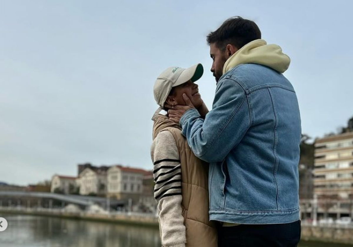 La hija de Ortega Cano, en una fotografía tomada en Bilbao junto a su novio.