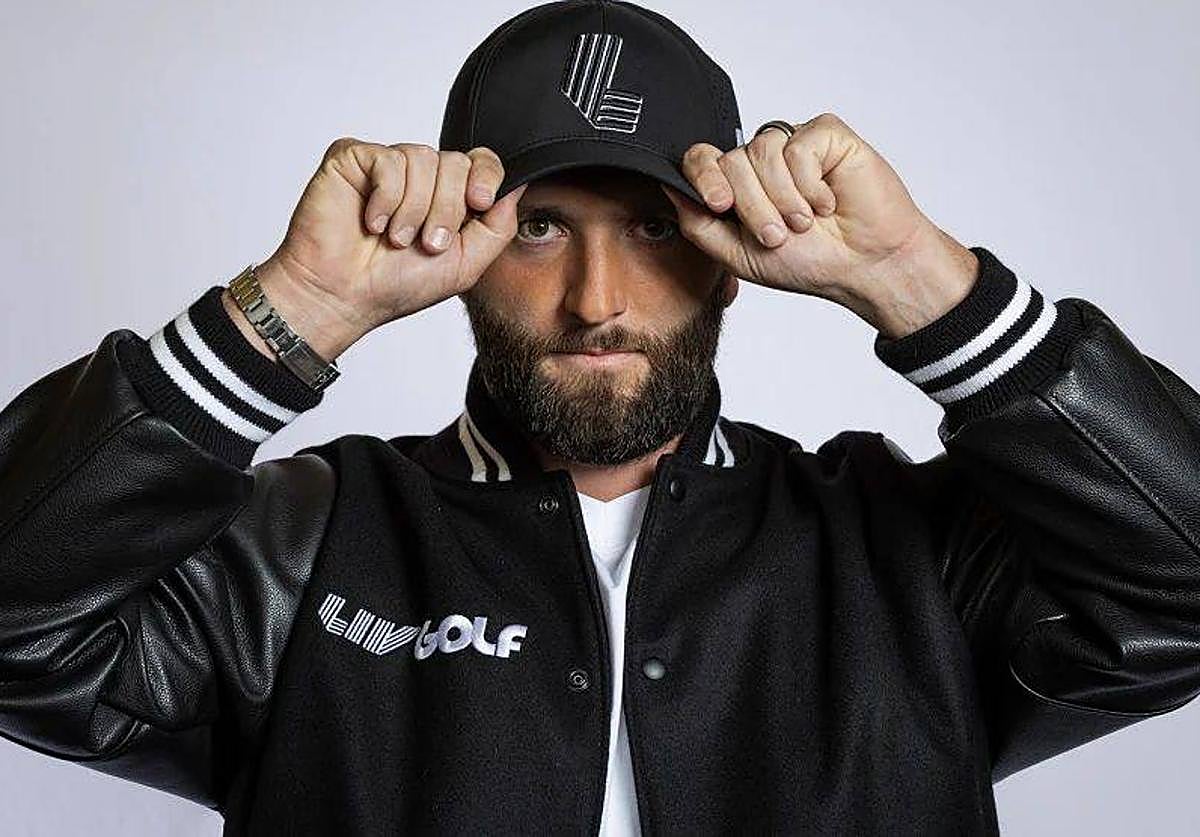 Jon Rahm con la indumentaria del circuito saudí