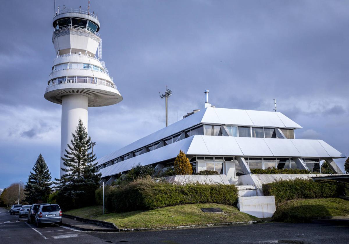 Torre de control del aeropuerto de Foronda.