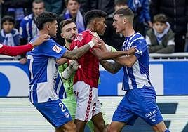 Rafa Marín y Marvin se encaran minutos antes de terminar el partido, cuando escaló la tensión.