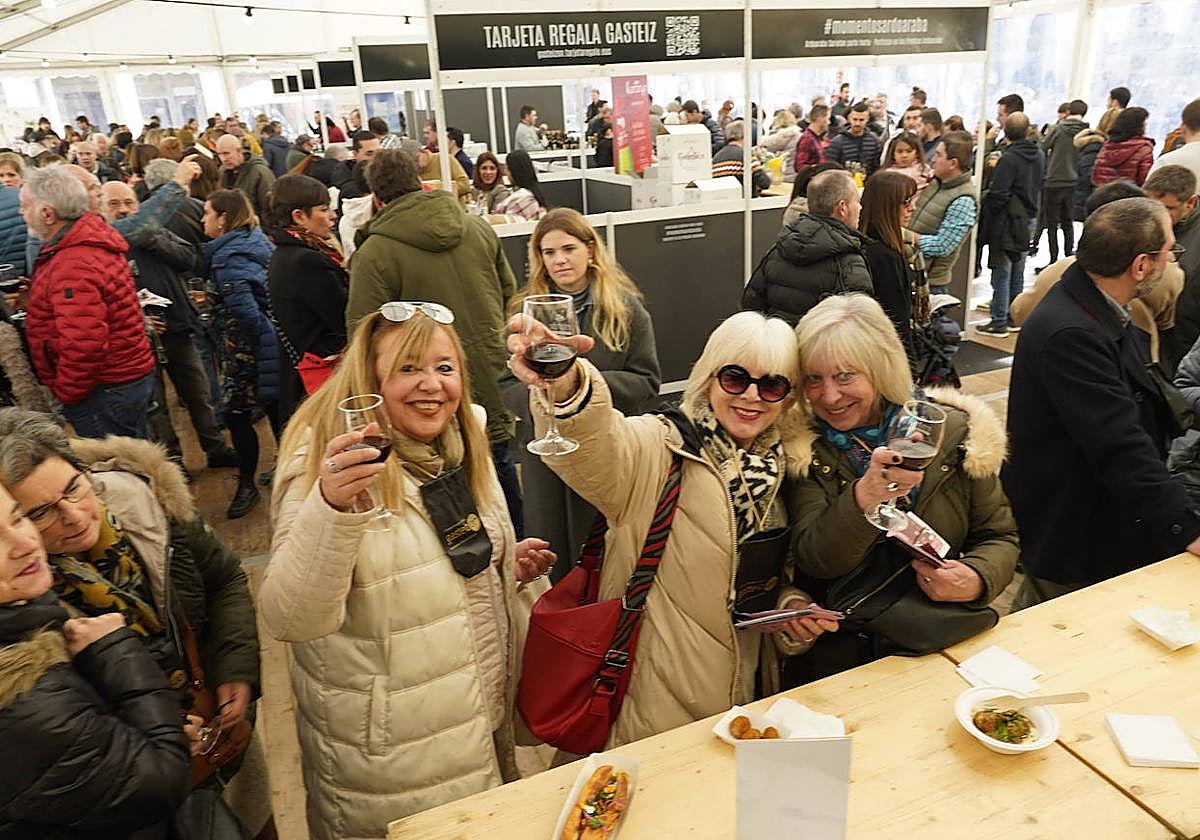El buen ambiente ha reinado desde el miércoles en las diferentes carpas de la feria del vino.