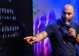 Mattin Aiestaran Durangoko Azokan egindako aurkezpenean.