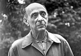 Arnold Schonberg y partitura de la 'Suite para piano' op.25, primera obra totalmente dodecafónica.