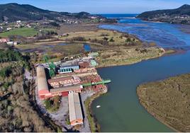 Panorámica de Astilleros Murueta en la Reserva de la Biosfera de Urdaibai.