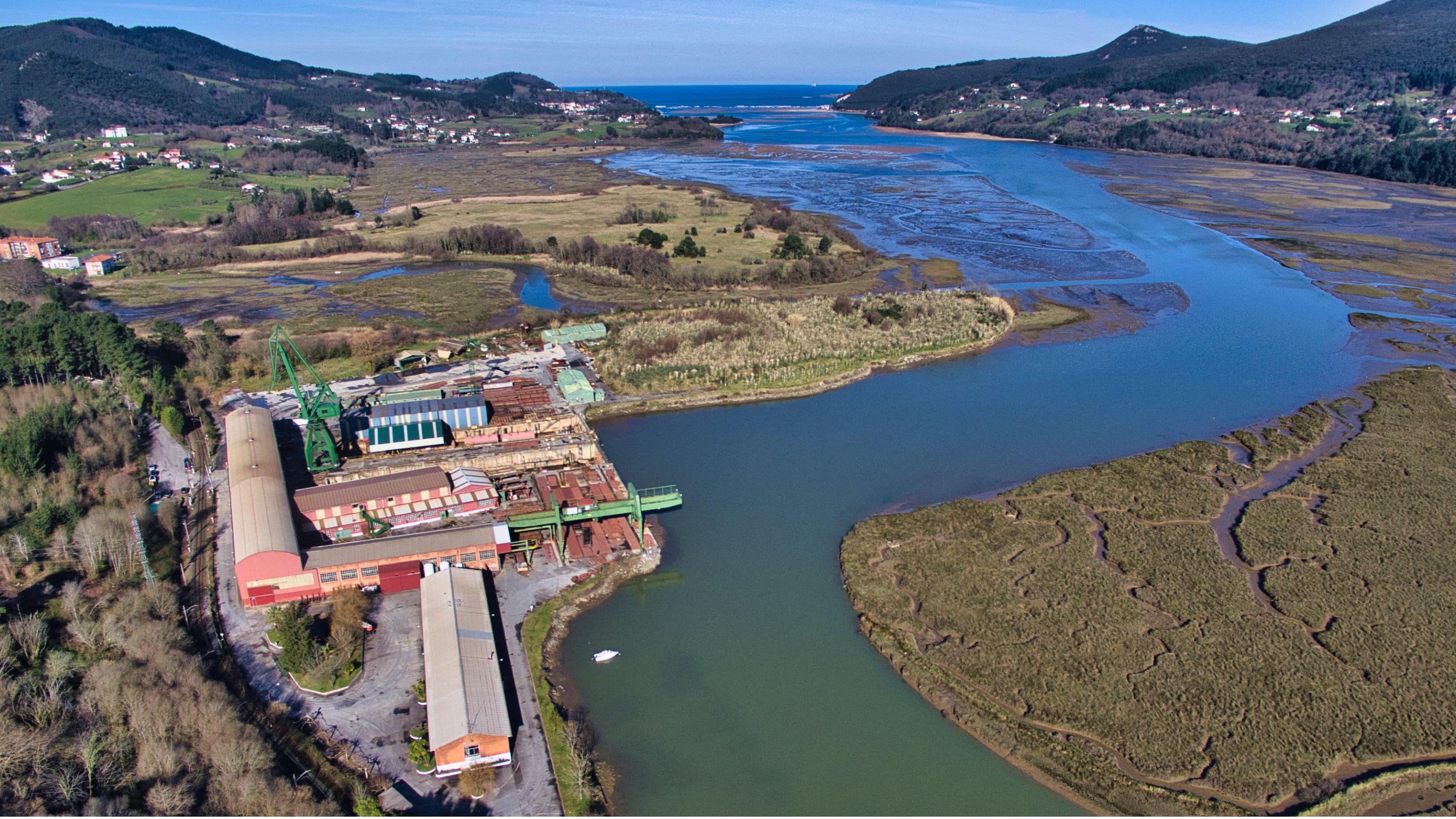 Panorámica de Astilleros Murueta en la Reserva de la Biosfera de Urdaibai.