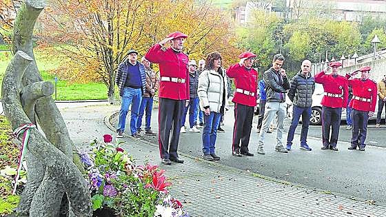 La Ertzaintza recuerda a los dos agentes asesinados por ETA en Itsasondo