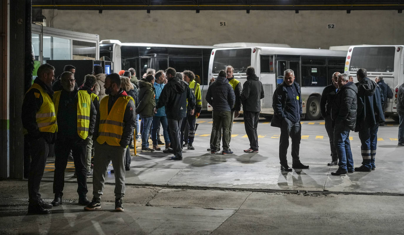 El tranvía de Vitoria vuelve a funcionar tras sufrir una avería durante cinco horas