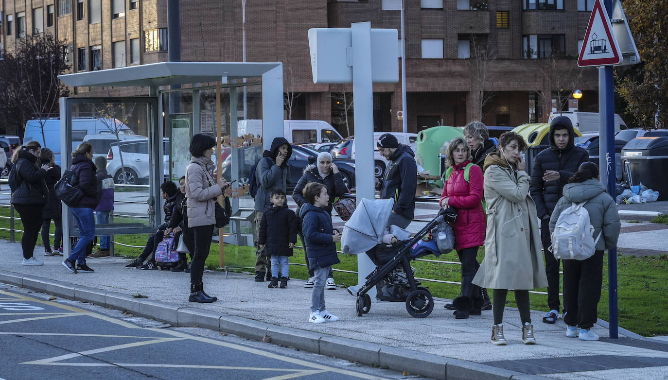 El tranvía de Vitoria vuelve a funcionar tras sufrir una avería durante cinco horas