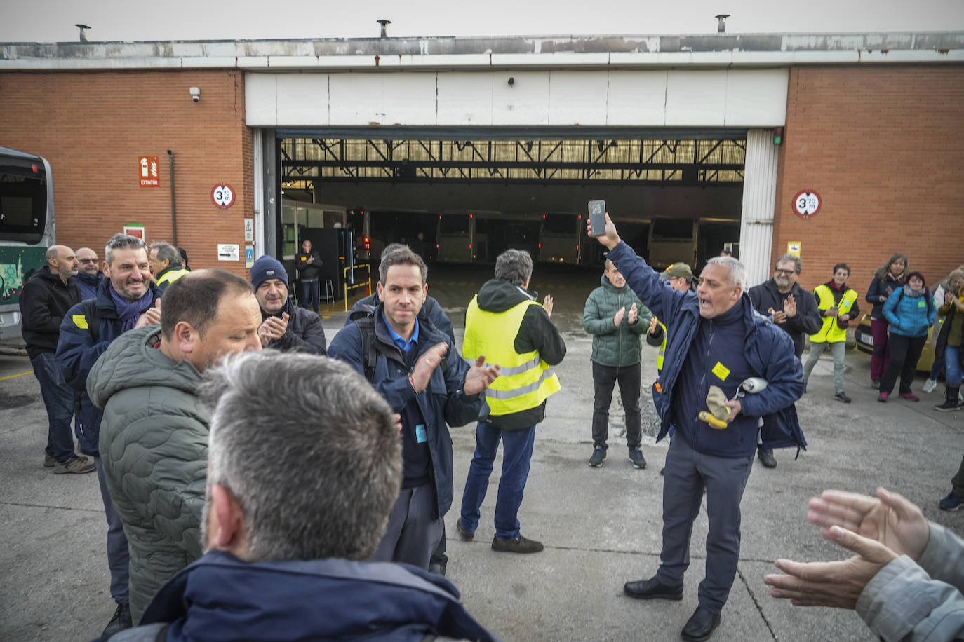 El tranvía de Vitoria vuelve a funcionar tras sufrir una avería durante cinco horas