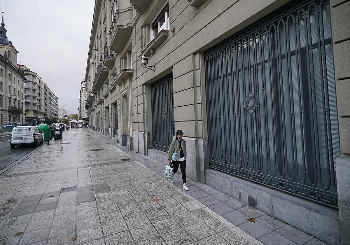 Los locales de la calle Olaguíbel volverán a tener actividad más de un lustro después.