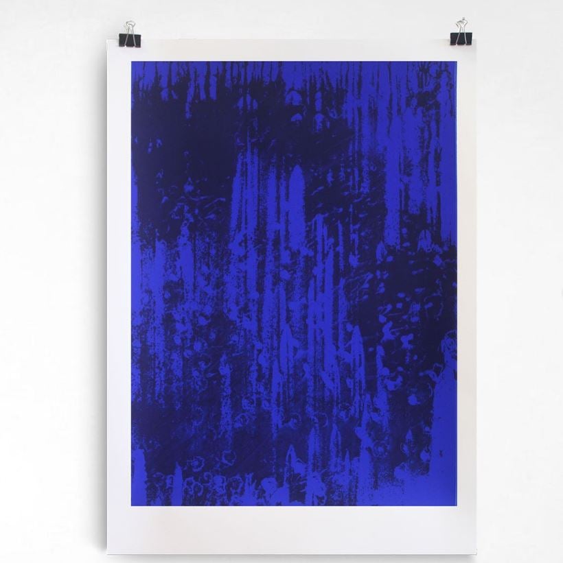 El desconocido taller en Bilbao de Urtzi, el artista de las camisetas diferentes