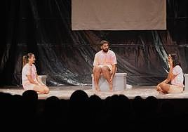 Silvia Pelayo, Eduardo Joaquín y Ale Armero, intérpretes de la obra teatral.