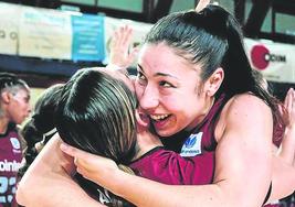 Marta Alberdi y Laia Flores celebran un triunfo en Maloste.