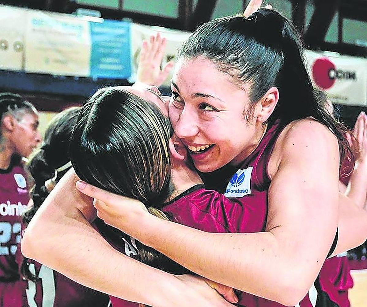 Marta Alberdi y Laia Flores celebran un triunfo en Maloste.