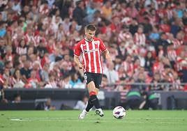 Ruiz de Galarreta es una pieza clave en el centro del campo.