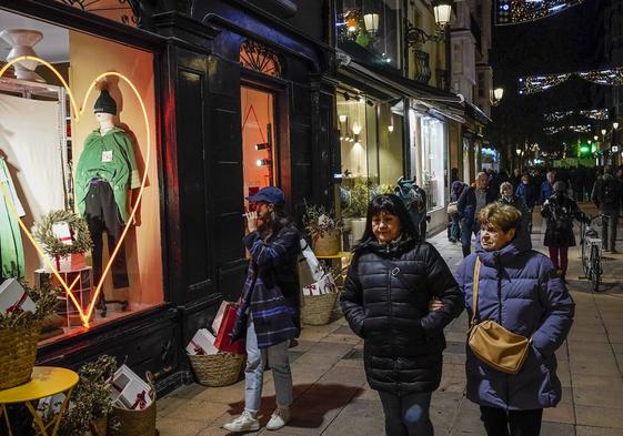 Los comercios de Vitoria amplían horario antes de una Nochebuena de cierre casi total