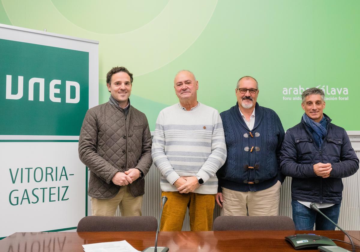 Los promotores del Colegio Profesional de Criminología, en el Aula Magna de la UNED