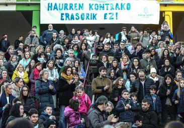 La comunidad escolar de Gernika condena la presunta agresión sexual a una menor por parte del exentrenador del Lointek