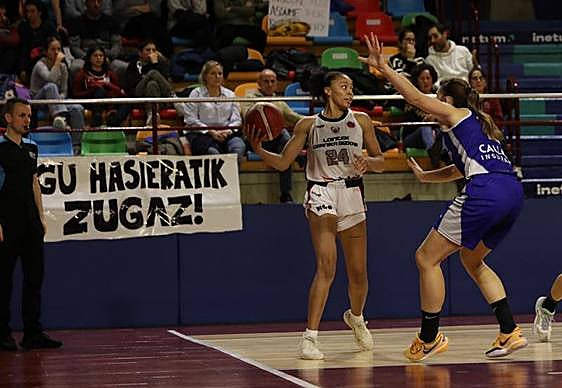 Las pancartas de apoyo a la víctima de la presunta violación fueron visibles en Maloste.