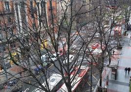 La caravana de coches de la Ertzaintza colapsa a primera hora el tráfico el centro de Bilbao
