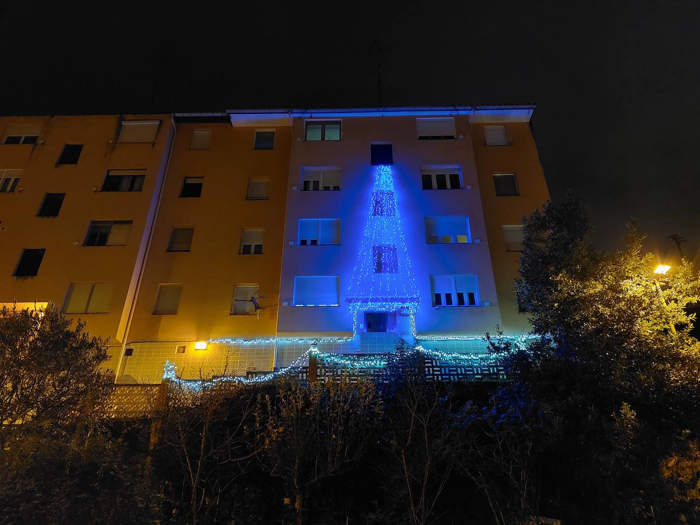 La decoración navideña del barrio baracaldés de Gorostiza en imágenes