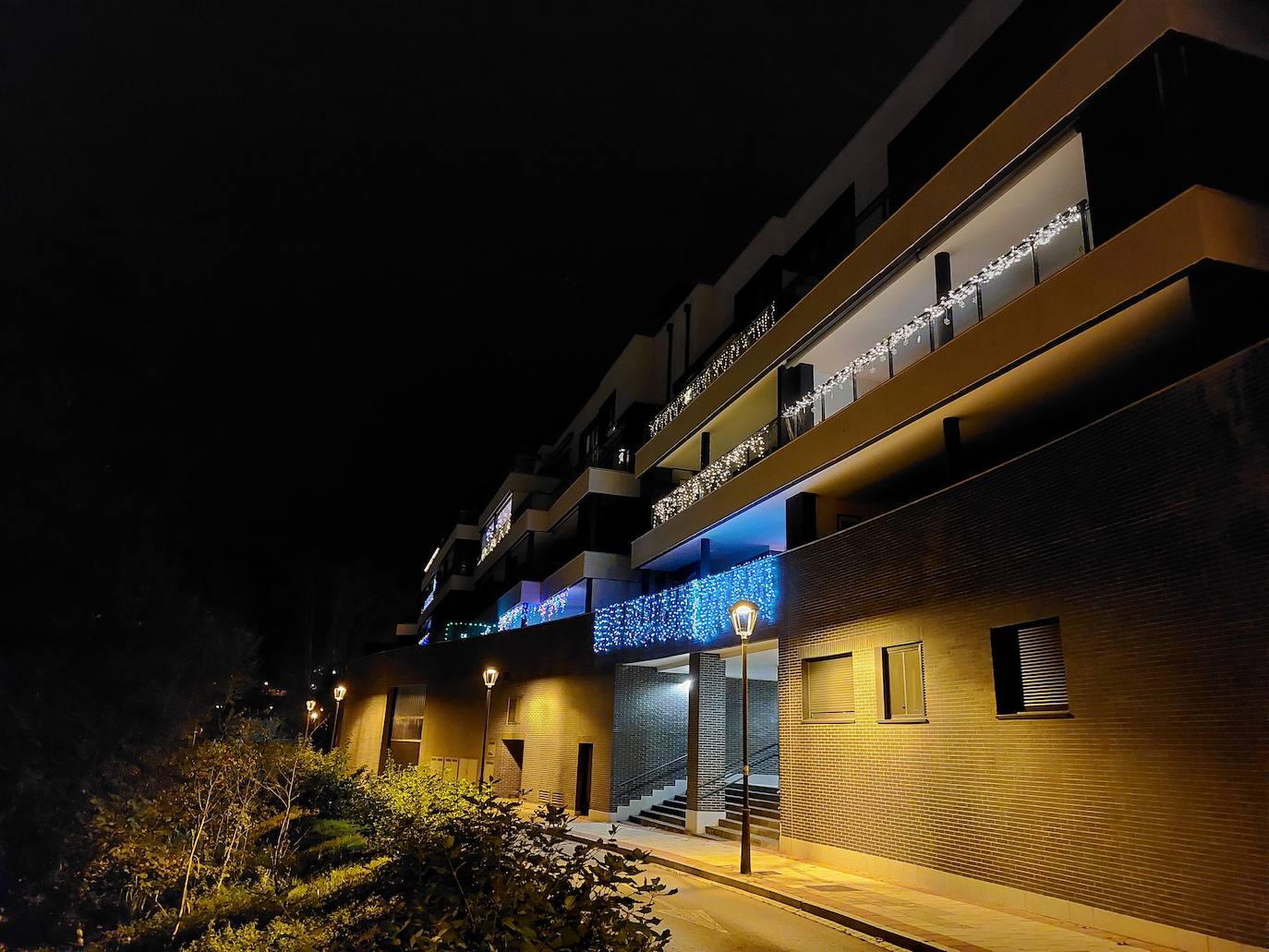 La decoración navideña del barrio baracaldés de Gorostiza en imágenes