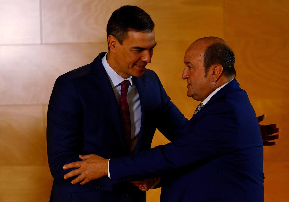 Pedro Sánchez y Andoni Ortuzar