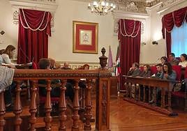 La oposición no ha plantado al equipo de gobierno como en las dos últimas sesiones.