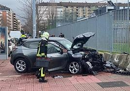 Policía, bomberos y sanitarios se han desplazado al lugar del siniestro.