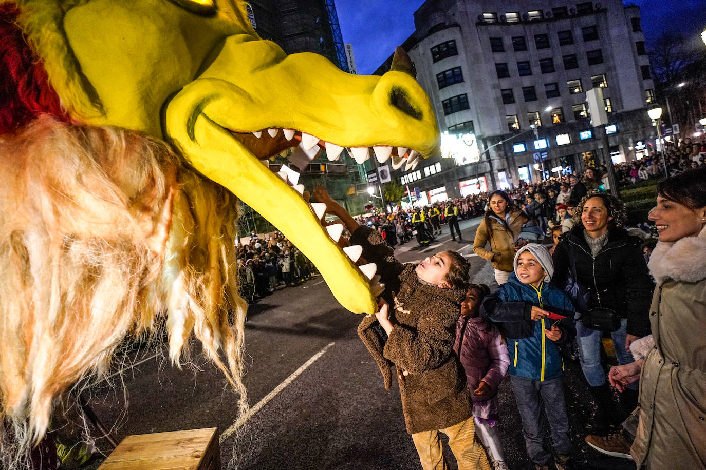 El desfile de Olentzero y Mari Domingi, en imágenes
