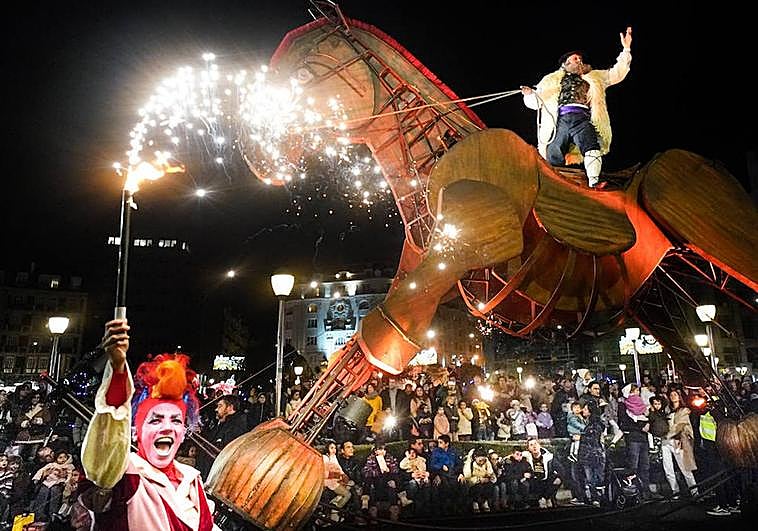 Olentzero y Mari Domingi llenan de ilusión las calles de Bilbao