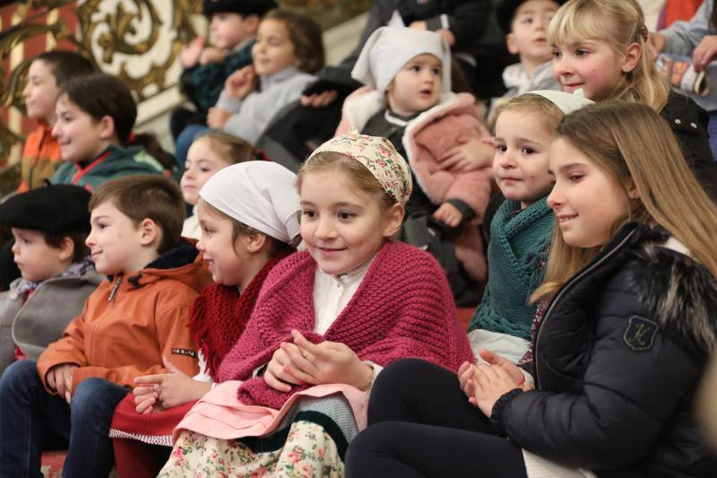 Recepción de Olentzero y Mari Domingi en Bilbao