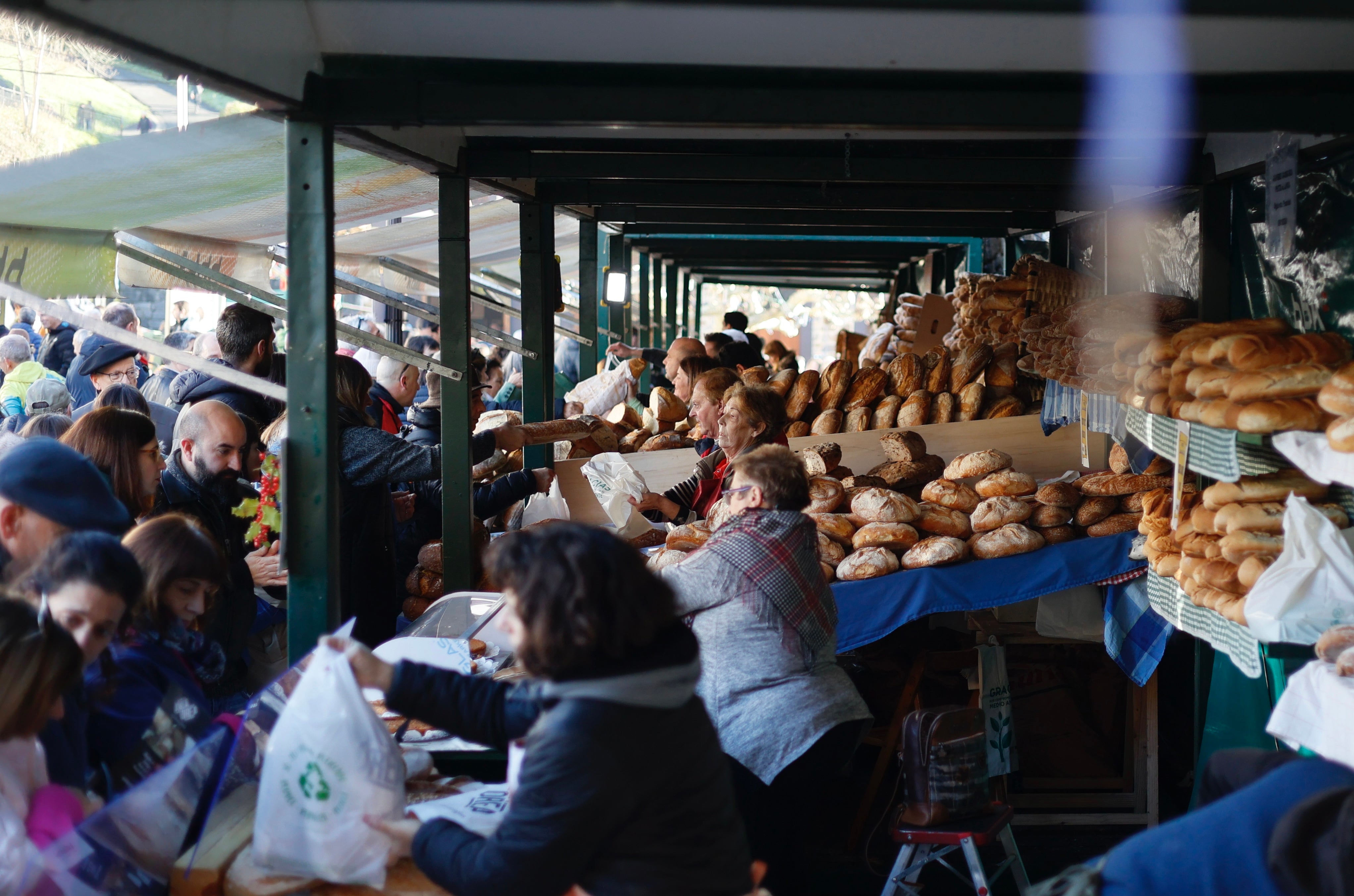 Los mejores panes de Bizkaia se dan cita un año más por Nochebuena en Galdames