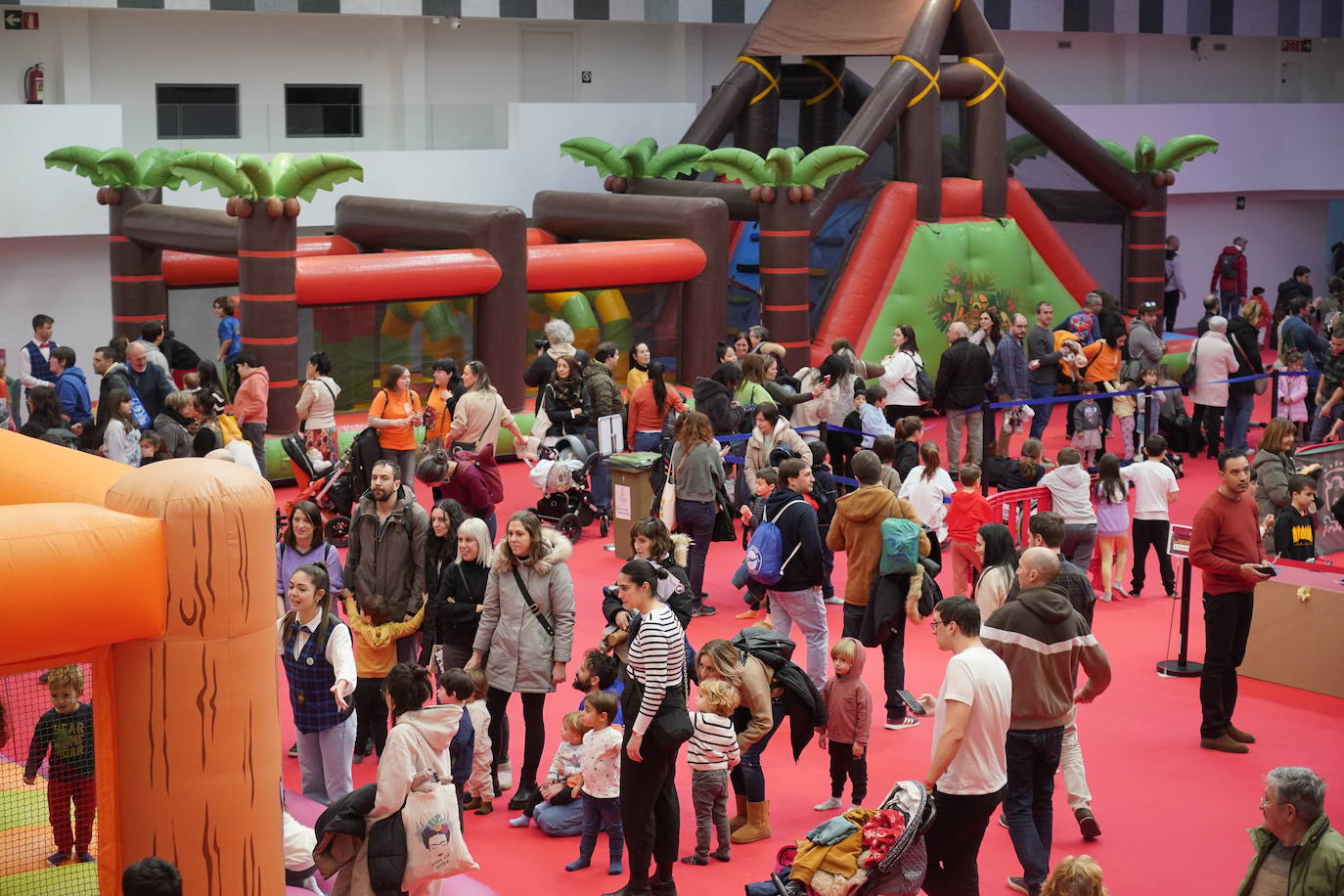 El parque infantil de Navidad de Vitoria abre sus puertas