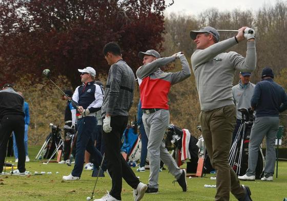 Una clase en el campo de golf de Izki.