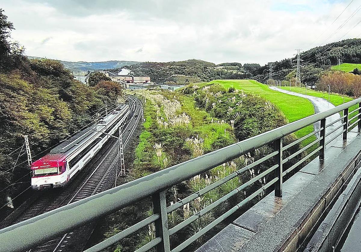 El viaducto que llevará el Tren de Alta Velocidad desde Zaratamo a Basauri, sobre el que se instalará el apeadero provisional.