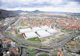 Imagen área de archivo de la amplia red de carreteras que cruza por el término municipal de Barakaldo.